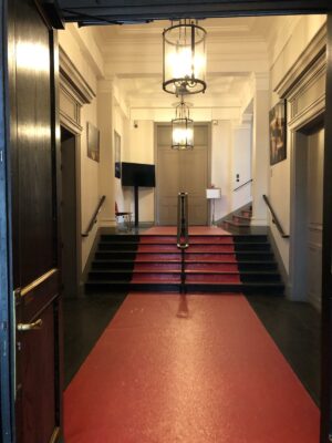Nous avons installé un tapis rouge à l'hotel de l'industrie pour une cérémonie d'entreprise