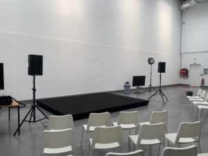 Location de scène estrade 3x4 m 12m² pour une présentation produit, Villeneuve la Garenne (93)