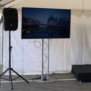 location d'un ecran plat pour une inauguration sous tente