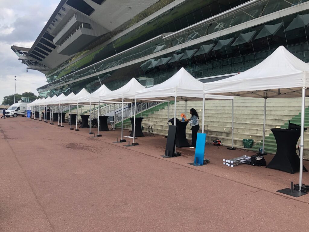 Location de tentes pliantes pour evenement à l'Hippodrome de Vincennes