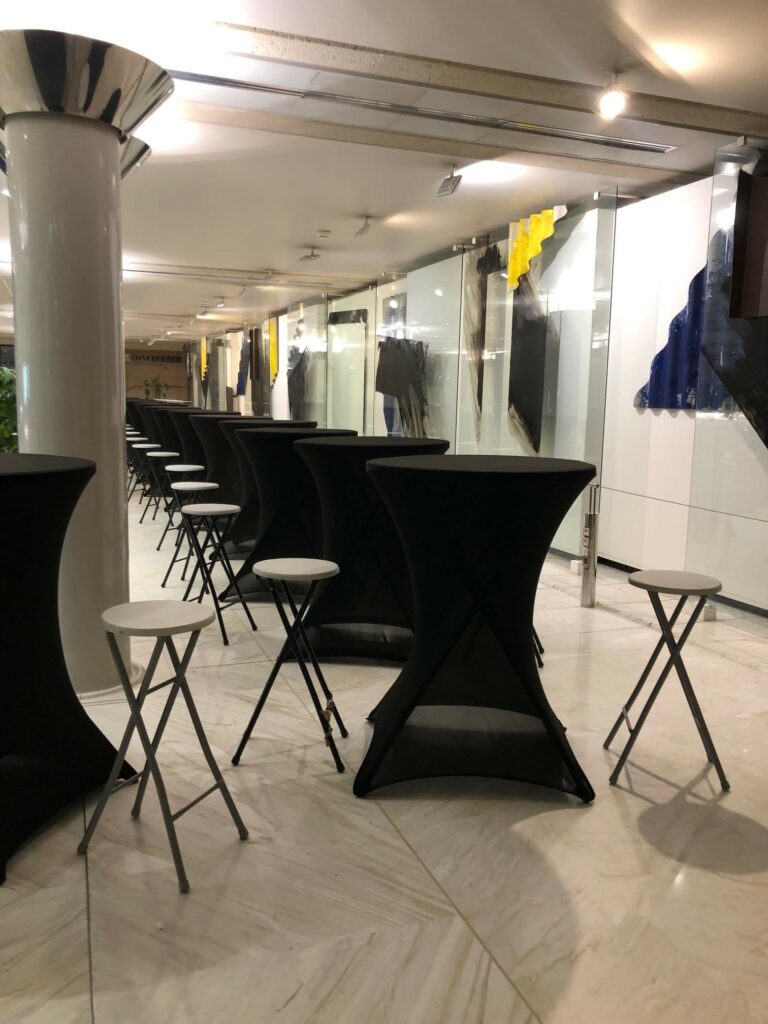 location de mange debout pliants noirs au Ministère des Finances Publiques, Paris