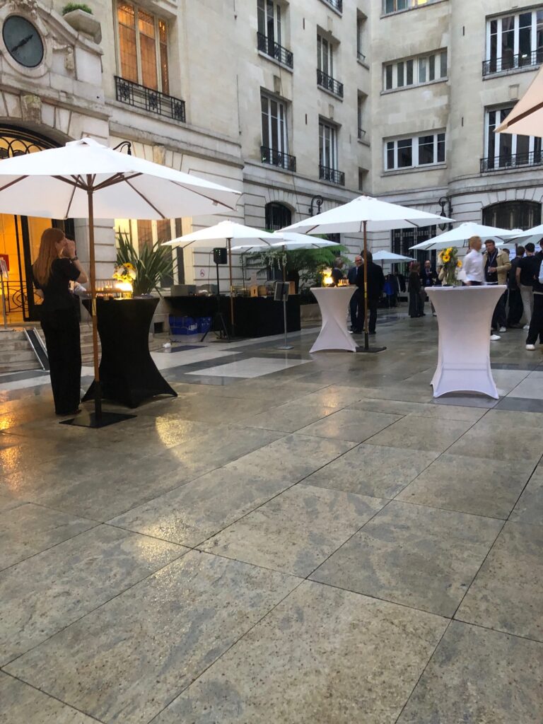 Location parasols et mange debout dans le 9eme arrondissement de paris